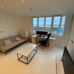 Premium 1 Bedroom In London - River Thames View Apartment Ilford